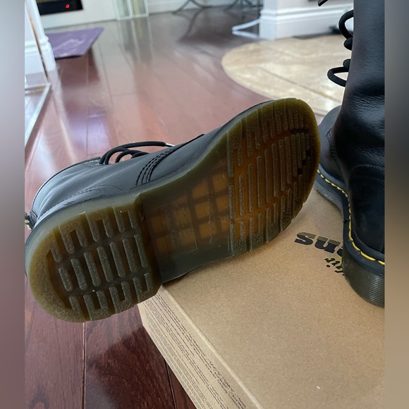 Dr Martens 1460 size 7 ladies leather - Picture 8 of 8